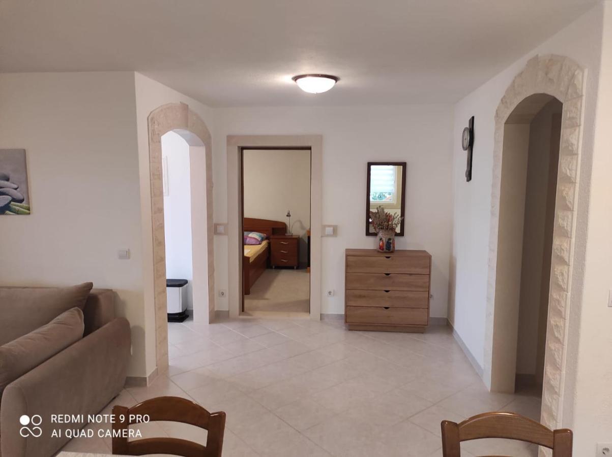 Apartments Marko Sutivan Insel Brac ภายนอก รูปภาพ