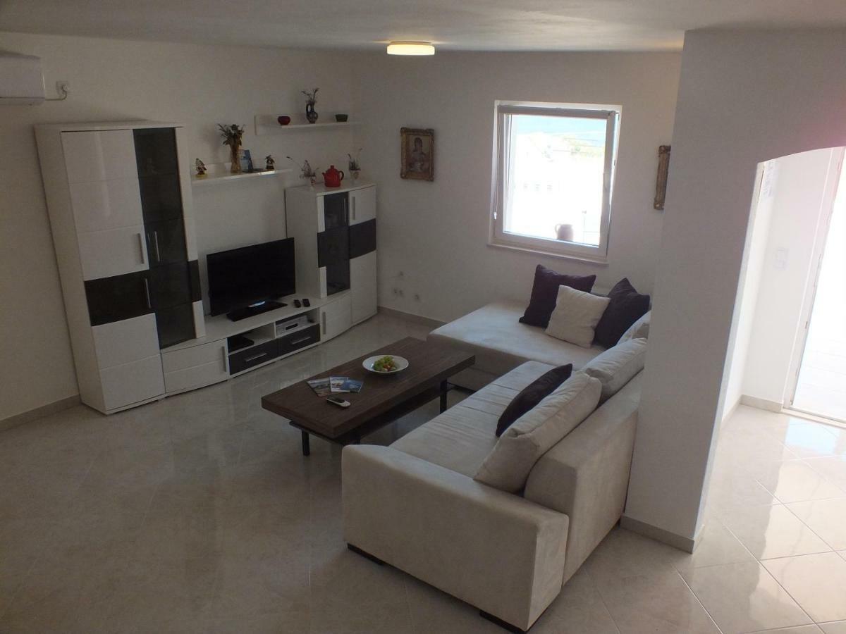 Apartments Marko Sutivan Insel Brac ภายนอก รูปภาพ