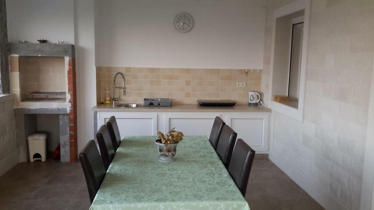 Apartments Marko Sutivan Insel Brac ภายนอก รูปภาพ