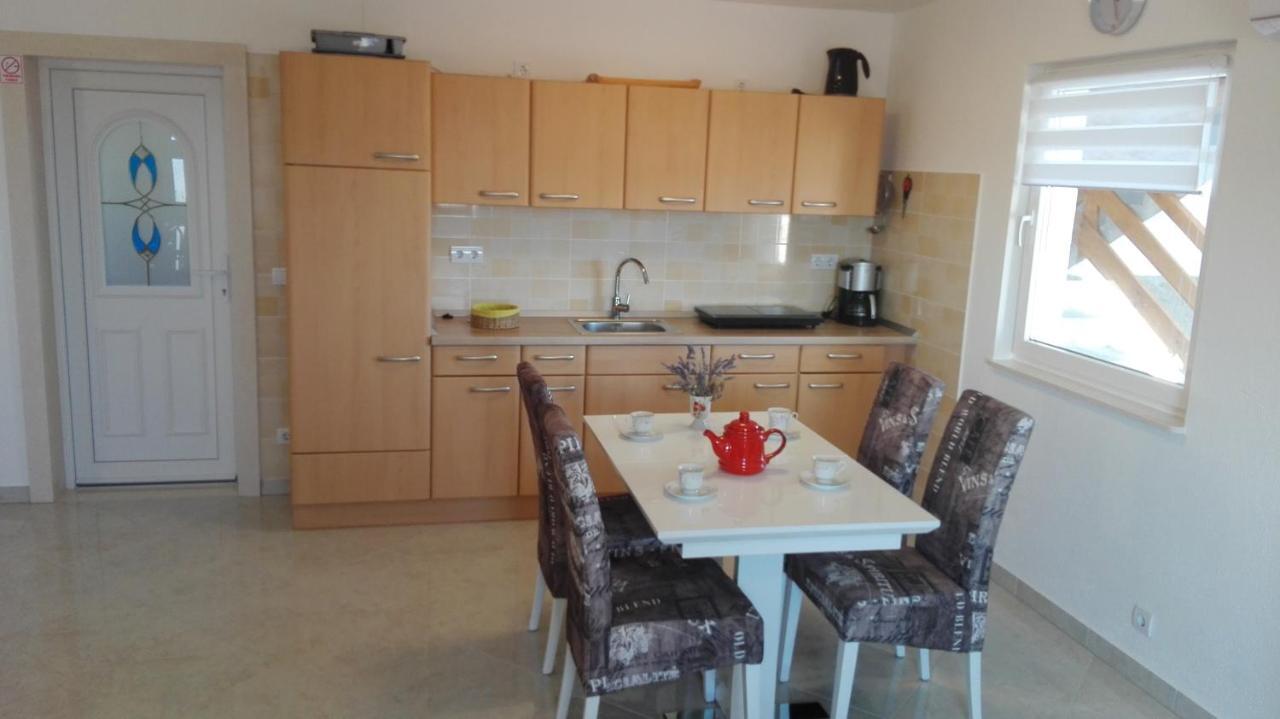 Apartments Marko Sutivan Insel Brac ภายนอก รูปภาพ